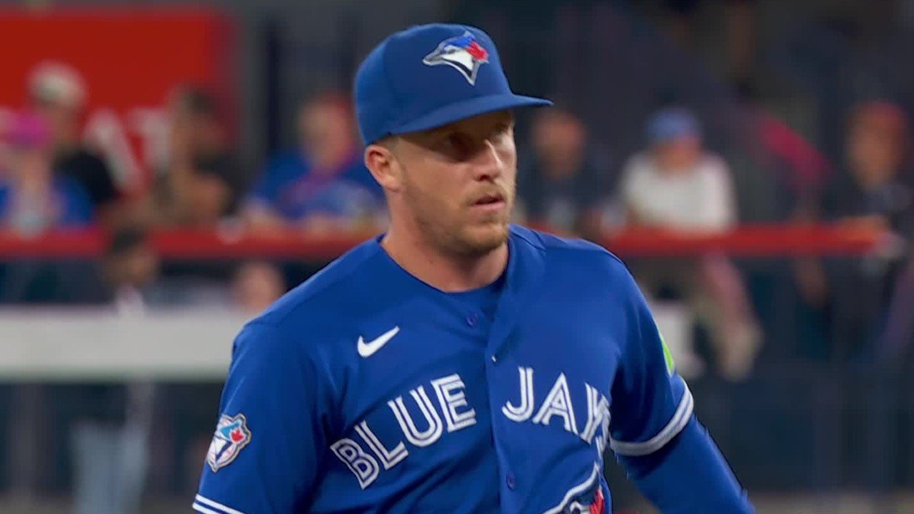 Blue Jays Straw Receives Applause After Recording Pair Of Outs On Mound