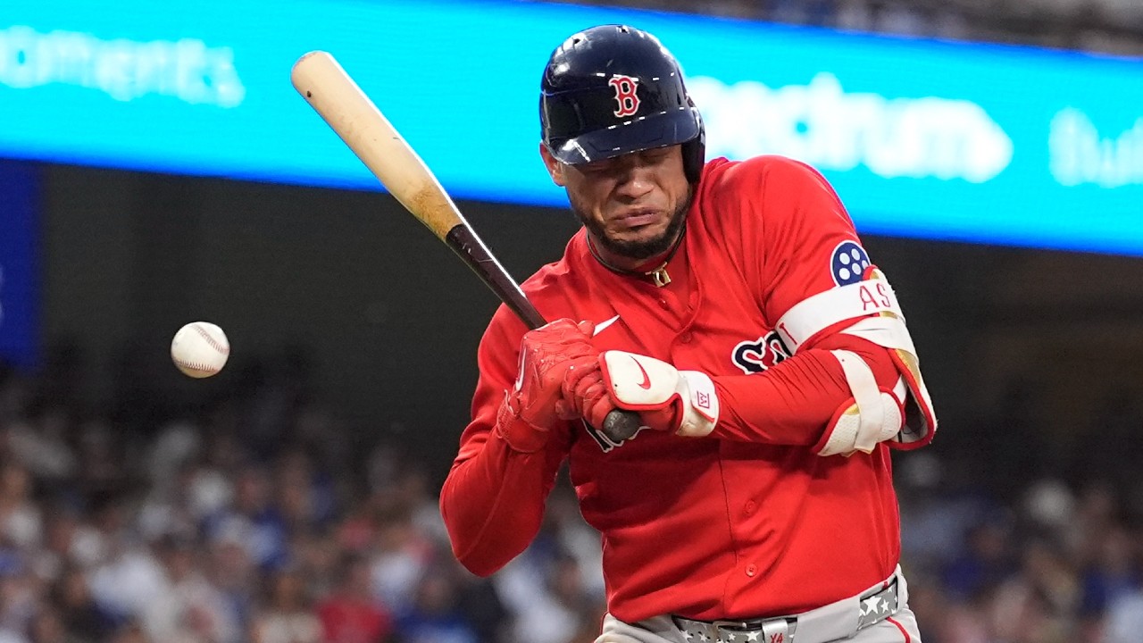 Red Sox’s Willson Contreras injured after taking pitch to head Red Sox’s Willson Contreras injured after taking pitch to head