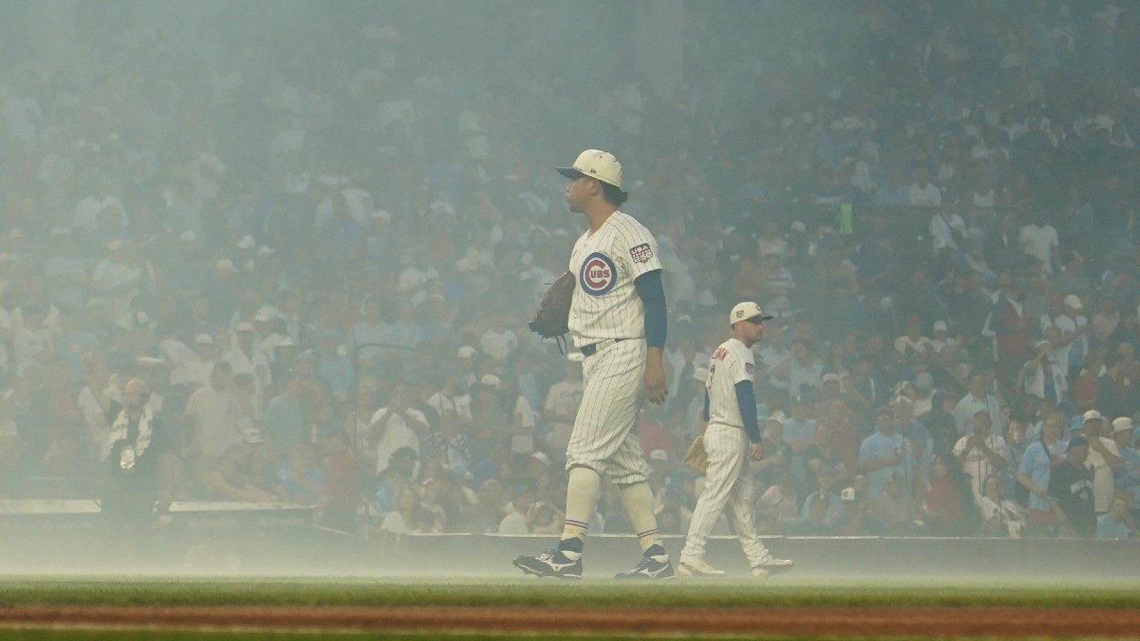 Fog disrupts Cubs, Cardinals game at Wrigley Field Fog disrupts Cubs, Cardinals game at Wrigley Field
