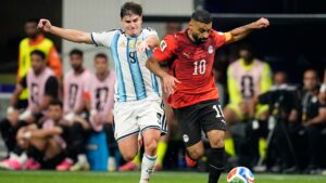 Egypt's Mohamed Salah (10) challenges for the ball with Argentina's Julian Alvarez (9) during the World Cup round of 16 soccer match between Argentina and Egypt in Atlanta, Tuesday, July 7, 2026. (Mike Stewart/AP)