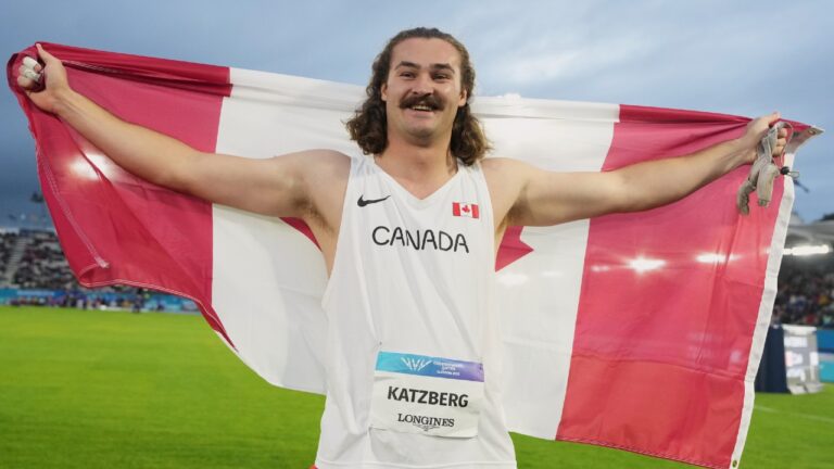 Ethan Katzberg, of Canada, poses after winning the gold medal in the men's hammer throw final at the Commonwealth Games in Glasgow, Scotland, Monday, July 27, 2026. (Alastair Grant/AP)