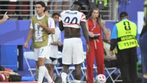 United States' Folarin Balogun (20) walks off the pitch after receiving a red card during the World Cup round of 32 soccer match between the United States and Bosnia in Santa Clara, Calif., near San Francisco, Wednesday, July 1, 2026. (AP Photo/Eakin Howard)
