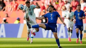 Portugal's Bruno Fernandes (8) battles with Croatia's Mateo Kovacic (8) during the World Cup round of 32 soccer match between Portugal and Croatia in Toronto, Thursday, July 2, 2026. (AP Photo/Mike Stewart)