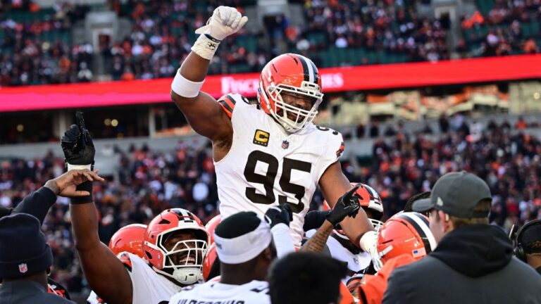 Myles Garrett celebrates with teammates after breaking the NFL single season sack record during an NFL game against the Cincinnati Bengals in Cincinnati, on Jan. 4, 2026. (David Dermer/AP)