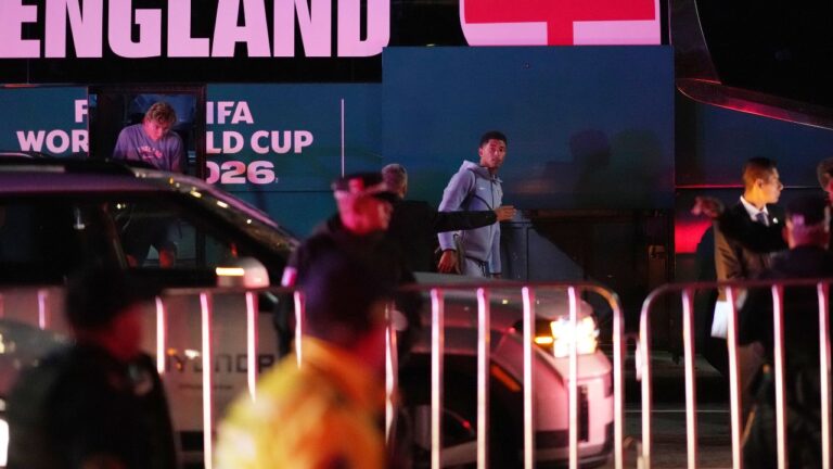 England's Jude Bellingham gets off the bus at the hotel where England will stay in Mexico City ahead of its World Cup round of 16 soccer match against Mexico, Friday, July 3, 2026. (AP Photo/Eduardo Verdugo)