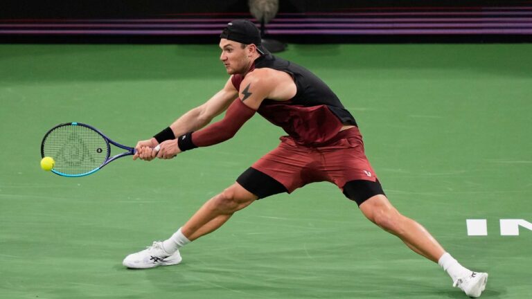Jack Draper returns a shot against Daniil Medvedev during a quarterfinal match at the BNP Paribas Open tennis tournament, Thursday, March 12, 2026, in Indian Wells, Calif. (Mark J. Terrill/AP)
