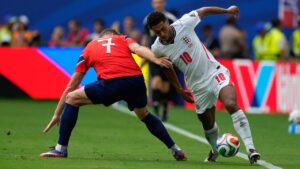England's Jude Bellingham (10) challenges for the ball with Norway's Alexander Soerloth (7) during the World Cup quarterfinal soccer match between Norway and England in Miami Gardens, Fla., Saturday, July 11, 2026. (George Walker IV/AP Photo)