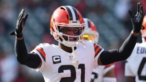 Cleveland Browns cornerback Denzel Ward warms up before an NFL football game against the Cincinnati Bengals, Sunday, Jan. 4, 2026, in Cincinnati. (Jeff Dean/AP Photo)