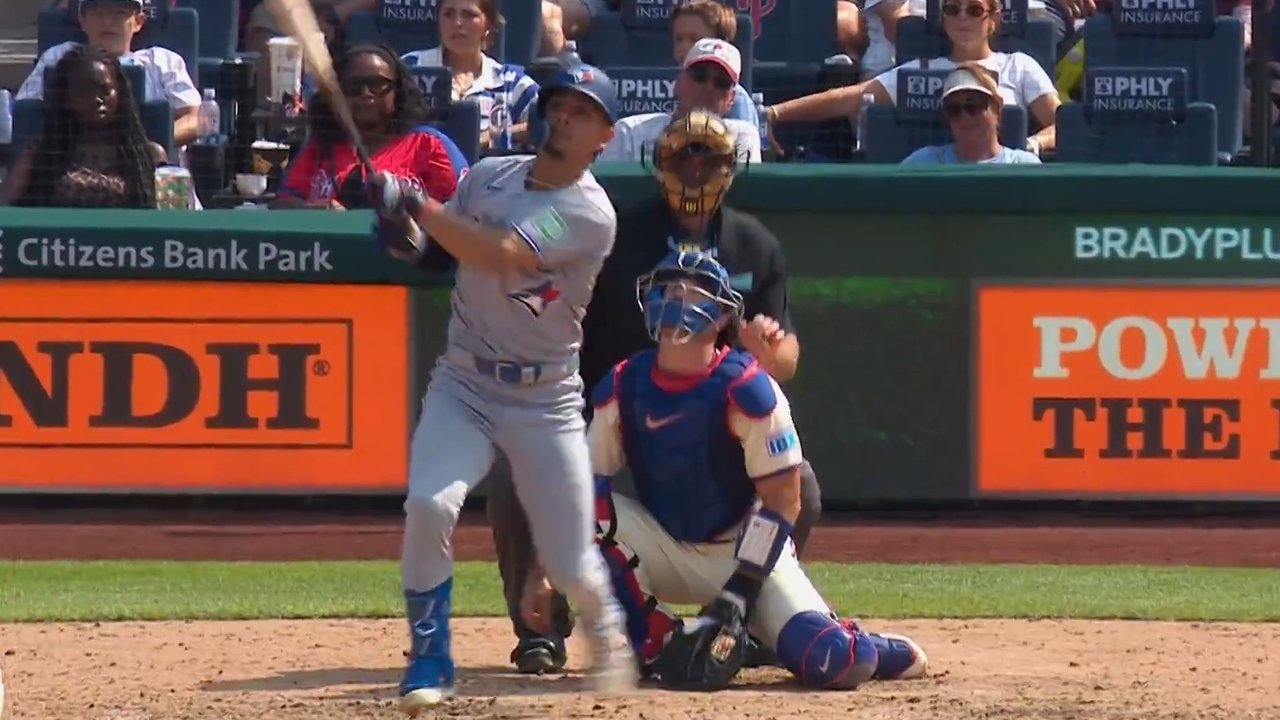 Blue Jays’ Gimenez smacks two-run base hit to tie game late vs. Phillies