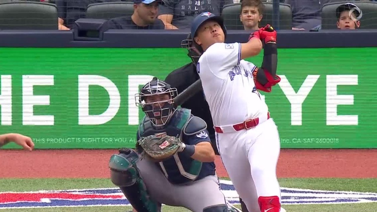 Blue Jays’ Okamoto crushes solo moonshot over centre field wall vs. Mariners