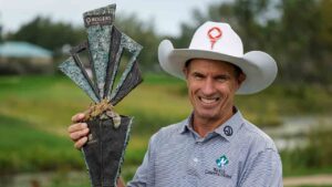 New Zealand's Stephen Alker lifts the trophy after winning the PGA Tour Champions golf event in Calgary, Alta., Sunday, Aug. 23, 2026. (Jeff McIntosh/CP)