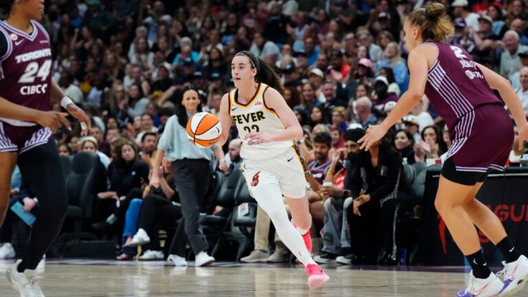 Caitlin Clark of the Indiana Fever dribbles the ball against the Toronto Tempo at Scotiabank Arena in Toronto on Aug. 18, 2026. (Chris Young/CP)