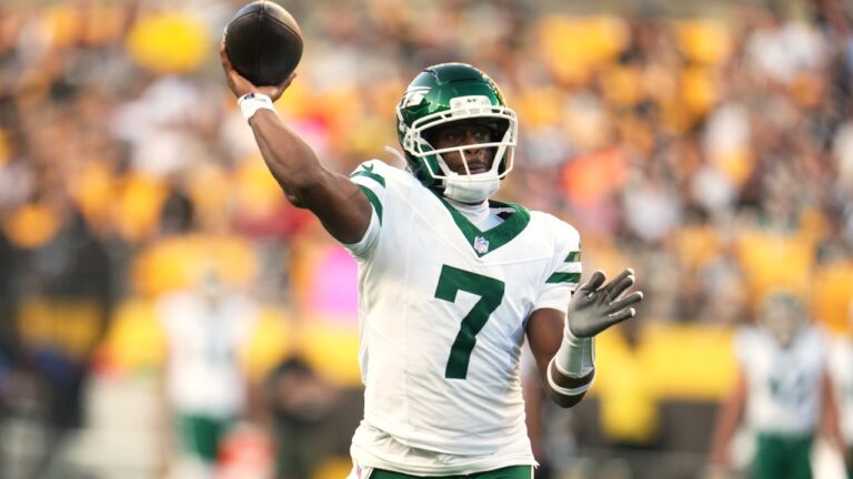 New York Jets quarterback Geno Smith throws during the first half of an NFL preseason football game against the Pittsburgh Steelers, Friday, Aug. 21, 2026, in Pittsburgh. (AP Photo/Gene J. Puskar)