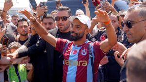 Egypt's Mohamed Salah wears his new Trabzonspor team jersey as he arrives at the airport in Istanbul, Turkey, Wednesday, Aug. 5, 2026. (Samet Yalcin/DIA Photo via AP)