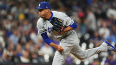 Dodgers place struggling closer Edwin Diaz on injured list