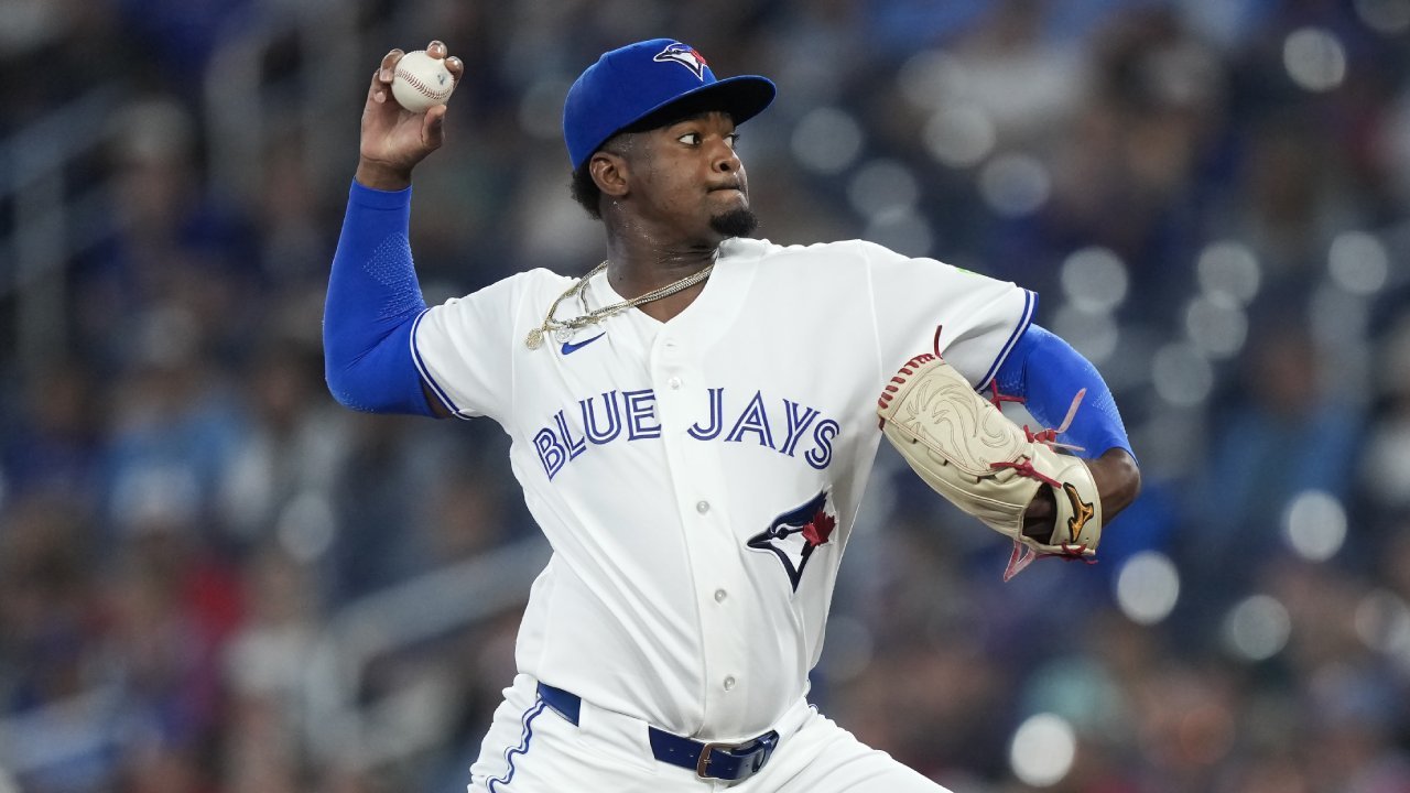 Lean the under for what should be tight Jays vs. Guardians rubber match