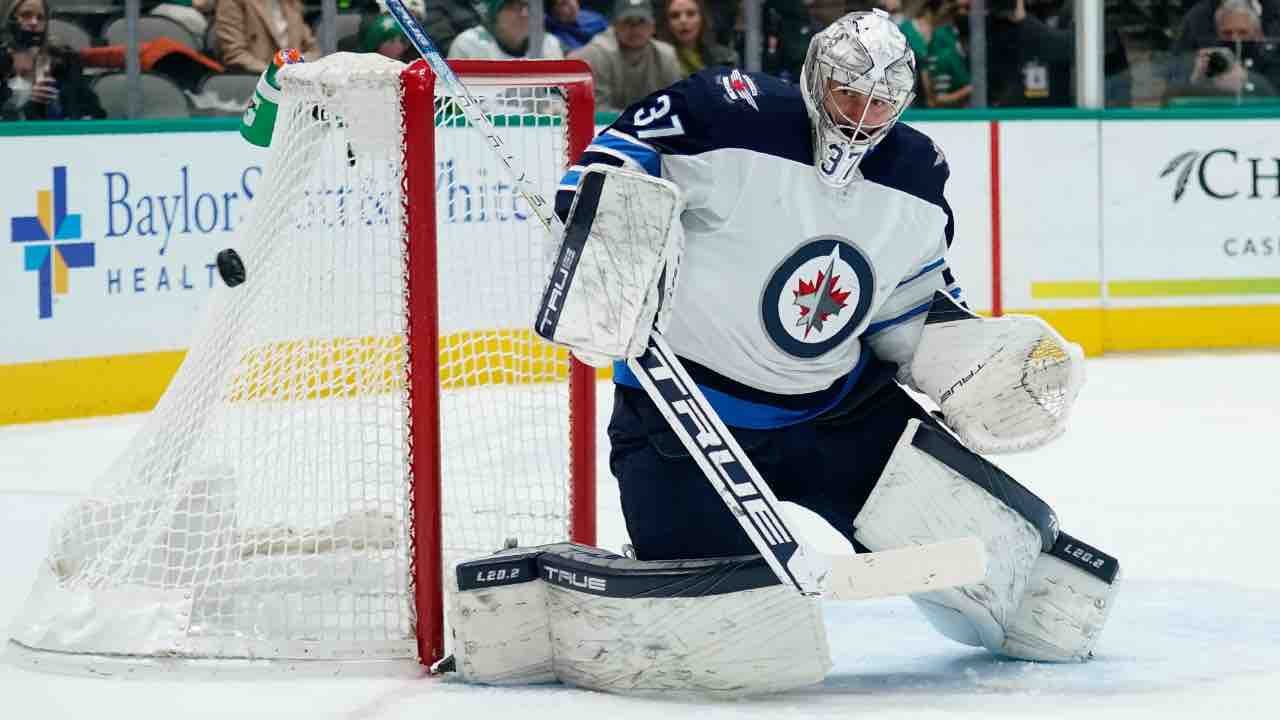 Winnipeg Jets sitter på alla trumf i Hellebuyck-förhandlingarna