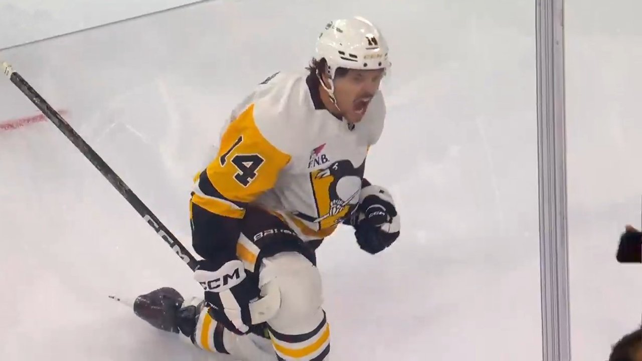 Robertson gör mål i Penguins-debuten efter brutal tackling på Crosby