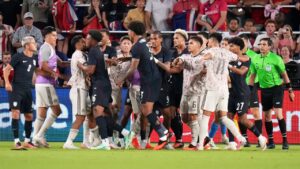 Members of United States and Chile scuffle near the end of their international friendly soccer match Tuesday, Sept. 29, 2026, in St. Louis. (AP Photo/Jeff Roberson)