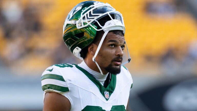 New York Jets defensive back Minkah Fitzpatrick (29) warms up before an NFL preseason football game in Pittsburgh, Friday, Aug. 21, 2026. (AP Photo/Matt Durisko)