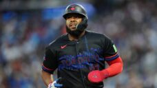 Desperate Blue Jays fail to hold ground in wild-card race
