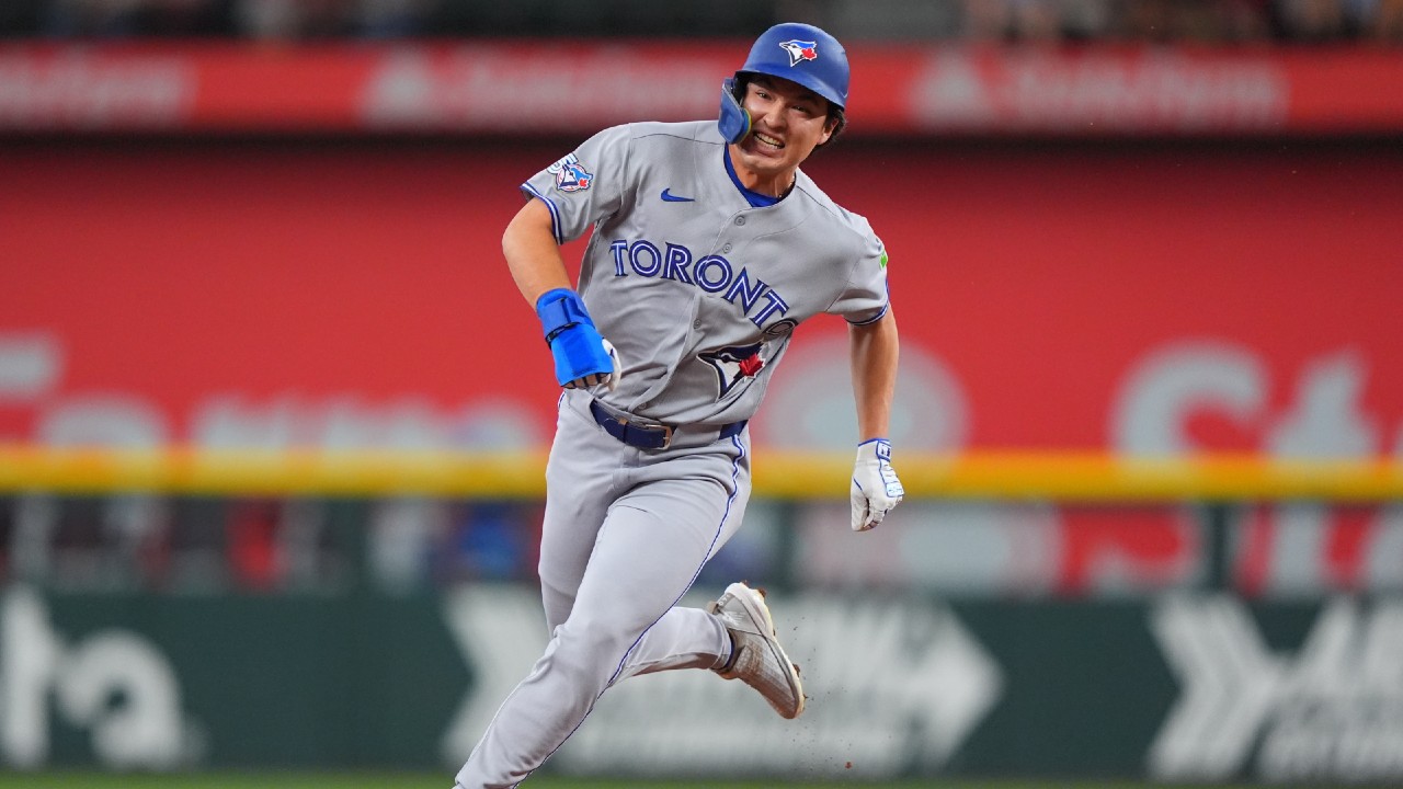 Blue Jays outfielder Brett Bateman injured on sliding catch
