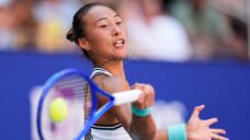 Qinwen Zheng rallies, beats Iga Swiatek to reach US Open quarterfinals