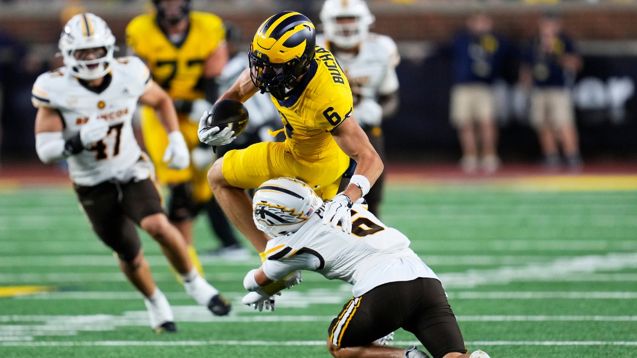 Michigan avoids upset on Hail Mary after controversial call
