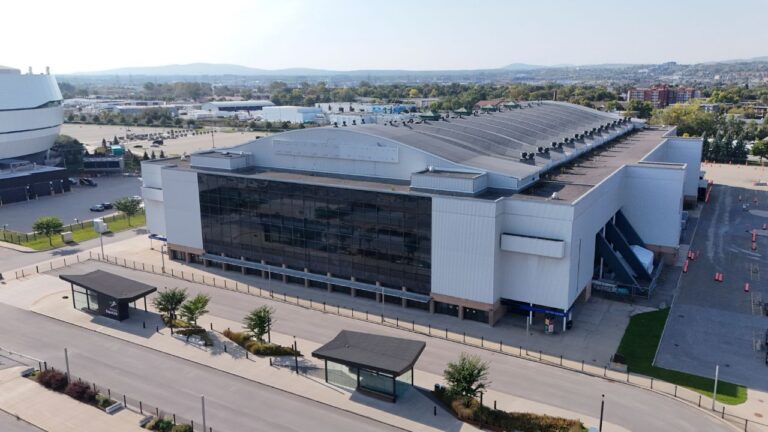 Le Colisee, former home of the Quebec Nordiques is now empty. (Jacques Boissinot/THE CANADIAN PRESS)