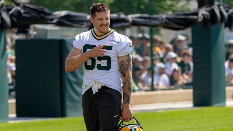 Green Bay Packers tight end Tucker Kraft points as he communicates with a teammate during the NFL football team's training camp, Sunday, Aug. 2, 2026, in Green Bay, Wis. (Mike Roemer/AP)