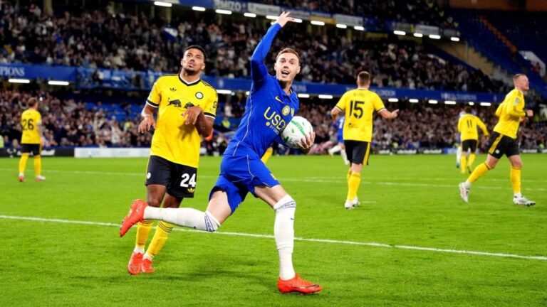 Chelsea's Cole Palmer celebrates after scoring his side's first goalduring the English League Cup soccer match between FC Chelsea and Leeds United in London, Wednesday, Sept. 9, 2026. (Adam Davy/PA via AP)