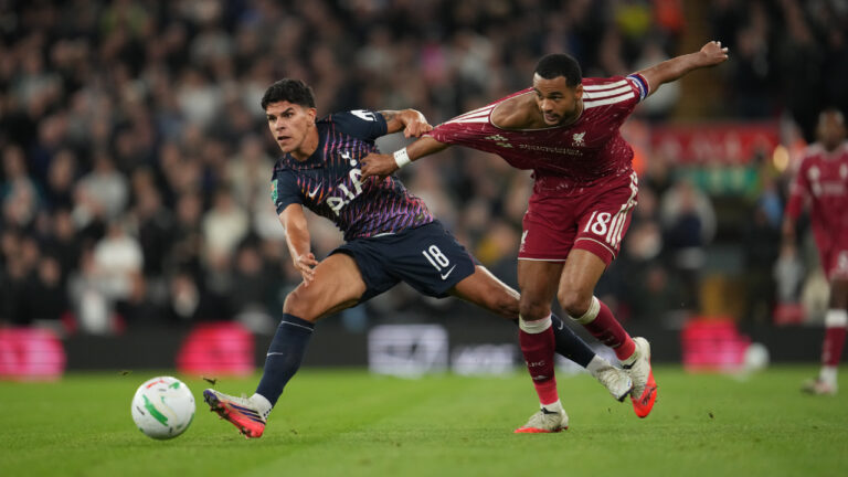 Tottenham's Mateus Fernandes, left, and [kv18[ fight for the ball during the third-round English Football League soccer match between Liverpool and Tottenham in Liverpool, England, Tuesday Sept. 15, 2026. (Jon Super/AP)