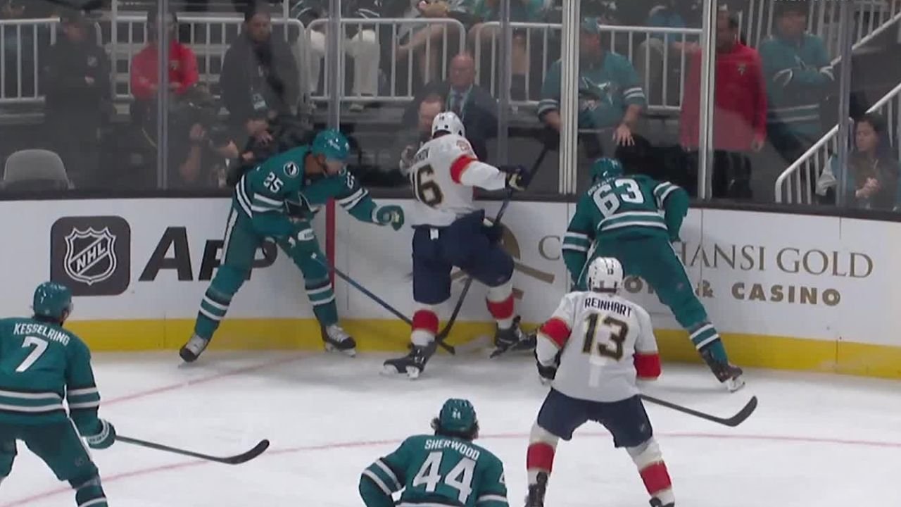 Barkov utgick ur matchen efter obekväm fall mot Sharks