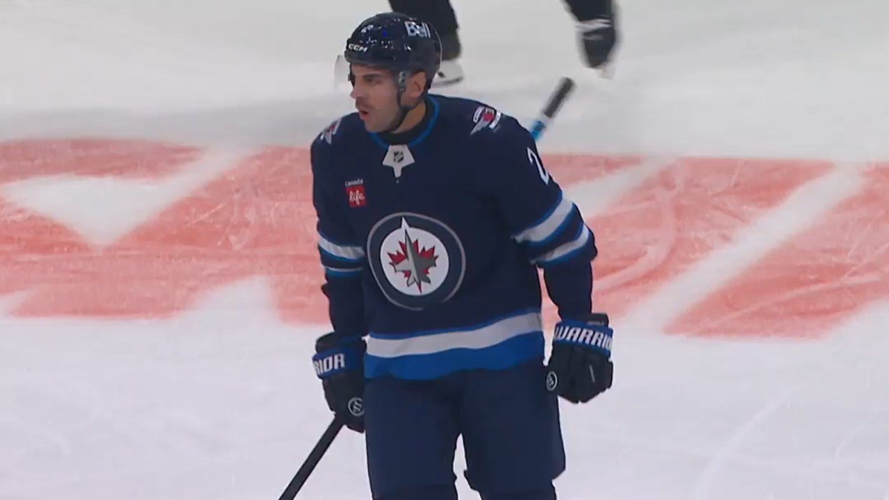 Dylan DeMelo tung slagskottsmål blev Jets första för säsongen