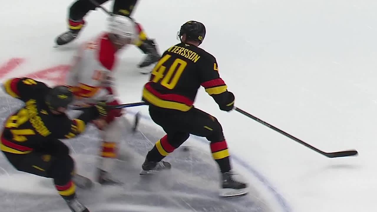 Petterssons tackling på Parekh satte fart på bråk – O'Connor utökade Canucks ledning