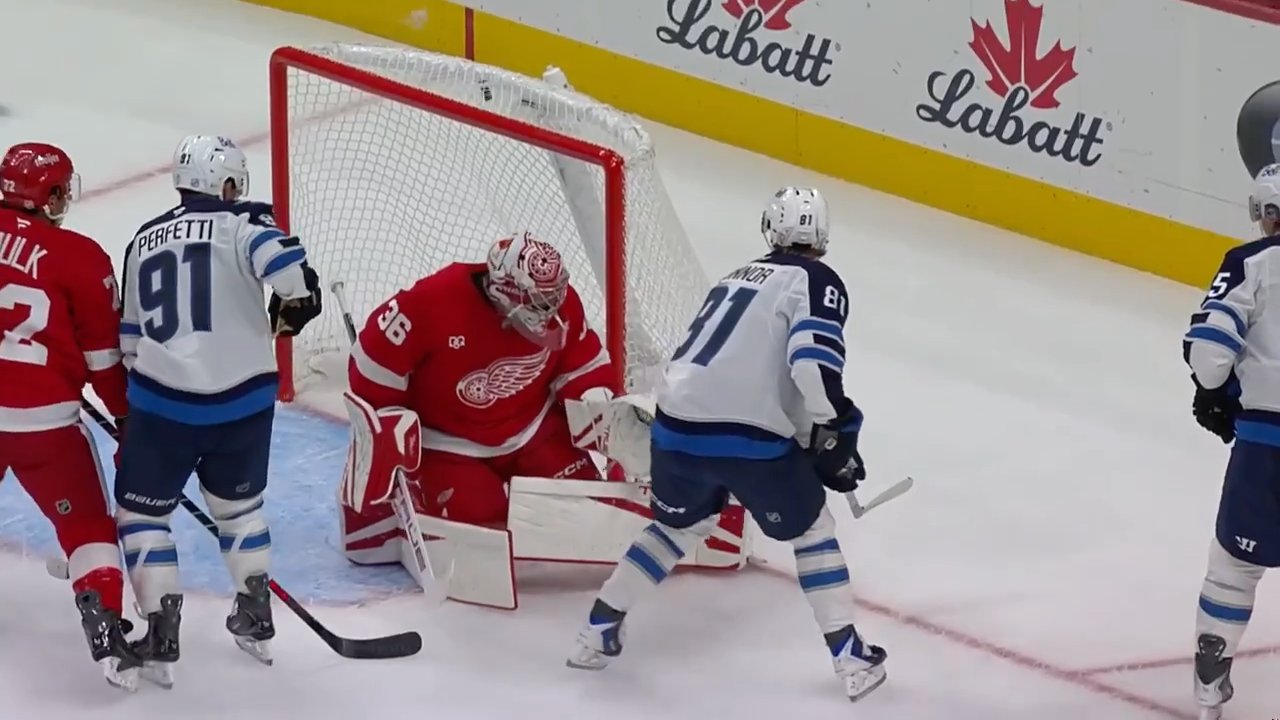 Connor briljerade med backhandsmål bakom Gibson mot Red Wings