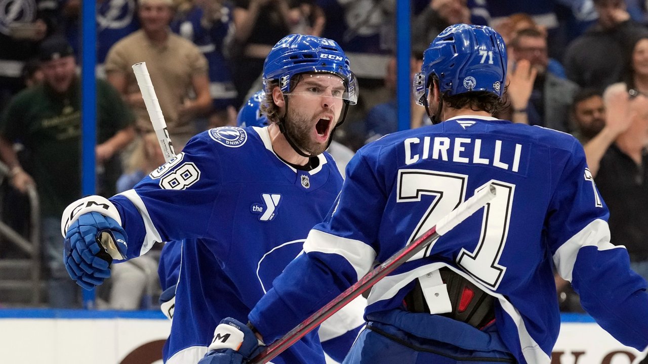 Cirelli, Carlson strike 36 seconds apart as Lightning take early lead