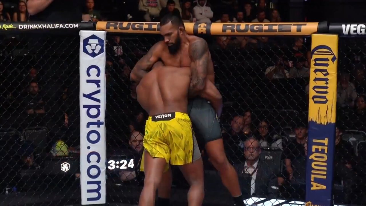 Ribeiro ends four-fight losing streak with upset submission win