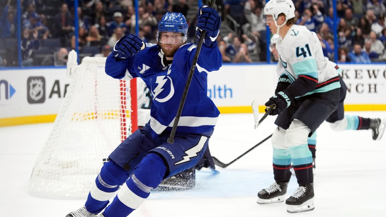 Lightning’s Hedman splits Kraken defence and pots incredible OT-winner