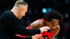 Leonard’s steady presence helps lead Raptors to huge win over Bulls