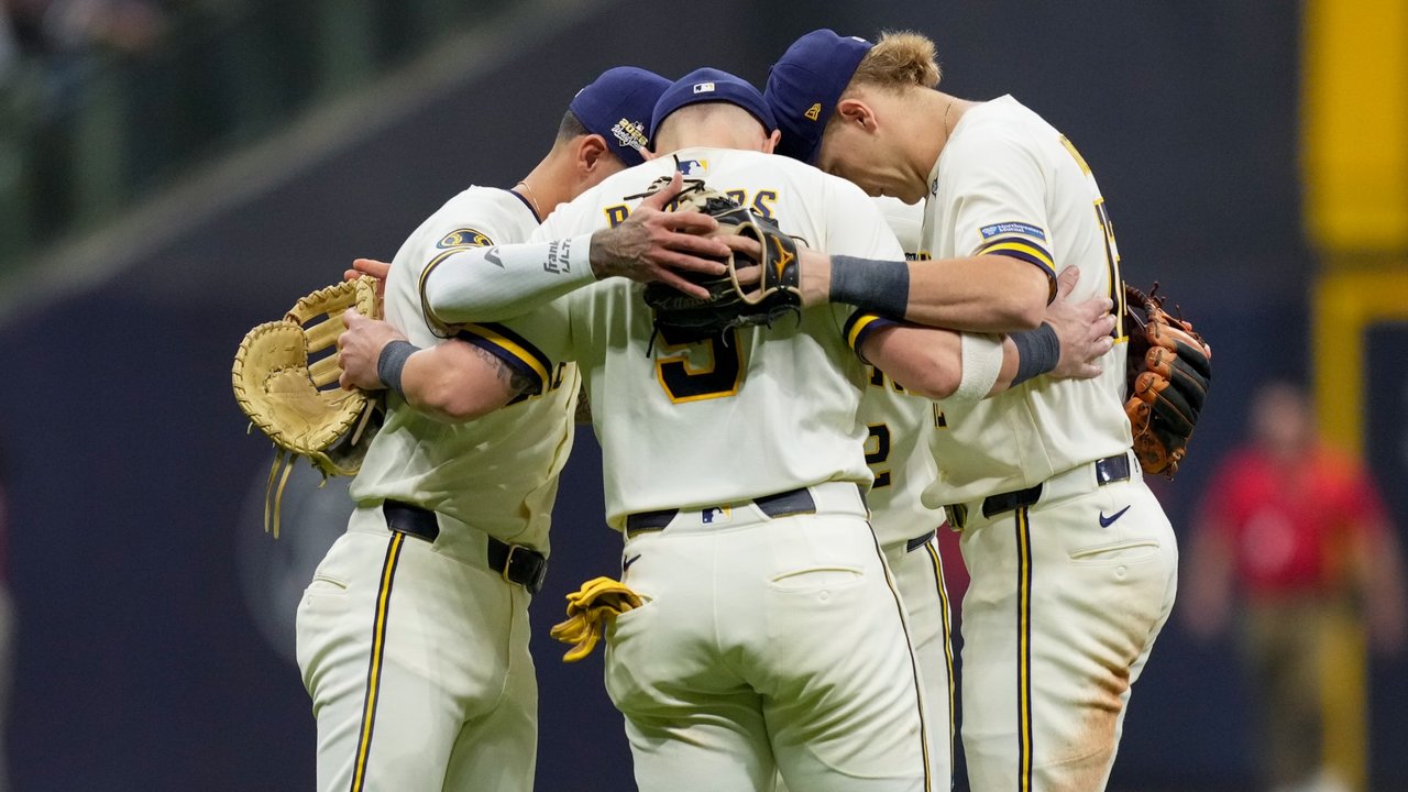 Brewers Survive Chaotic Ninth Inning To Take Game 1 Of World Series
