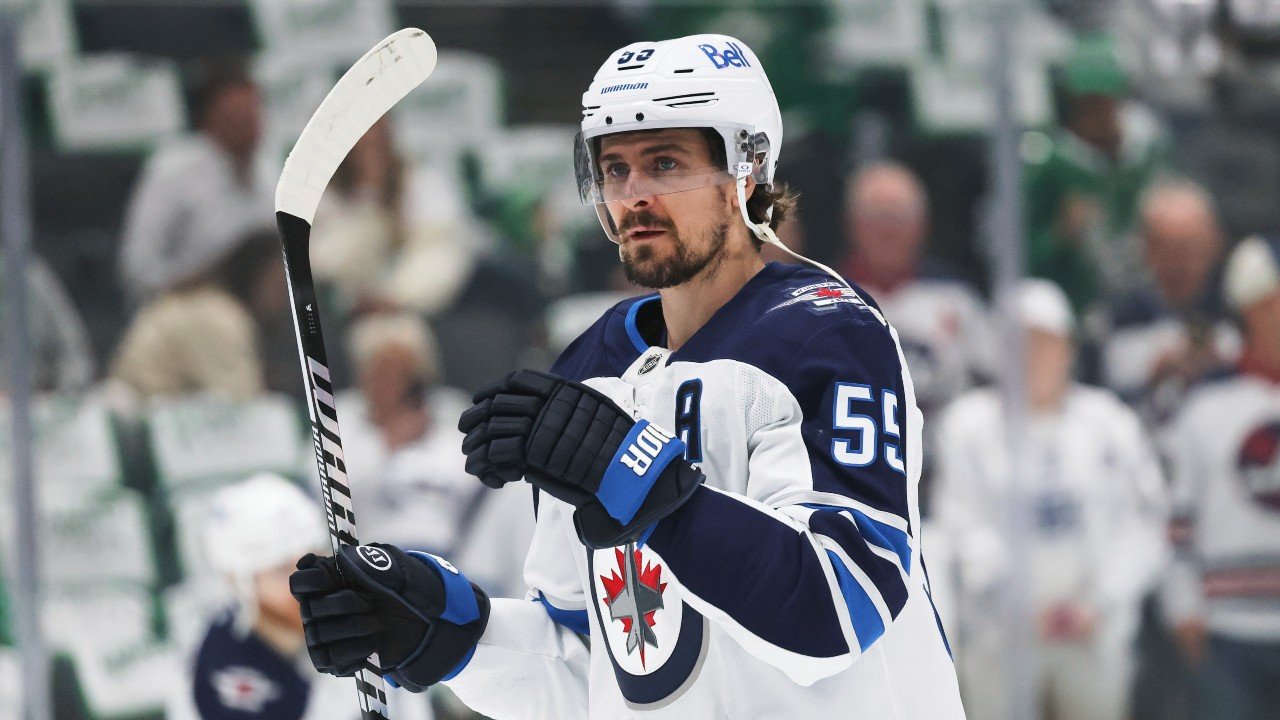 Scheifele honours father, Hawerchuk while pursuing Jets history