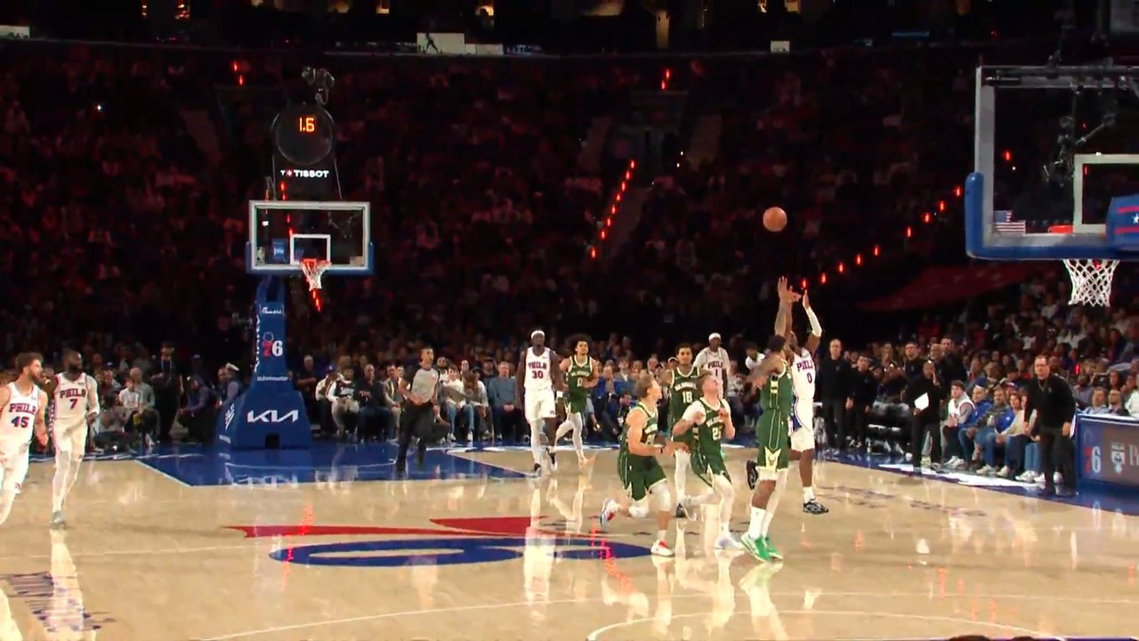 Bucks Kuzma Throws Down Dunk Before 76ers Maxeys Half Court Buzzer Beater