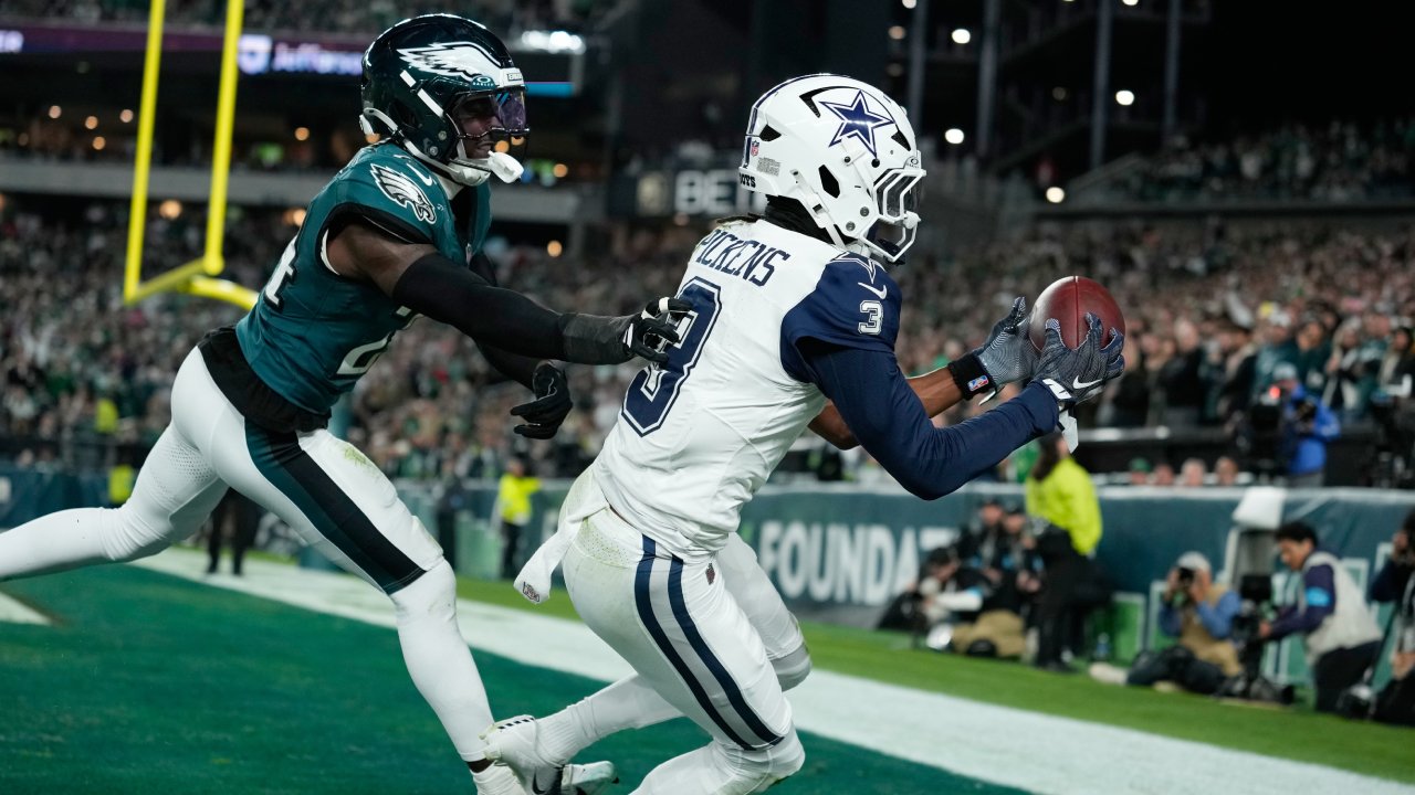 Cowboys lead Eagles 10-7 as they lean on the run