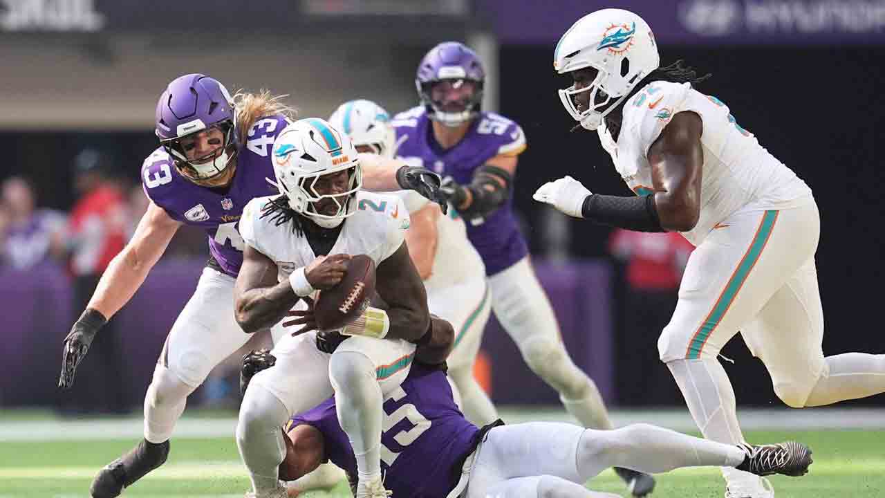 Unbeaten Vikings keep Dolphins winless with dominant defence - Sportsnet.ca