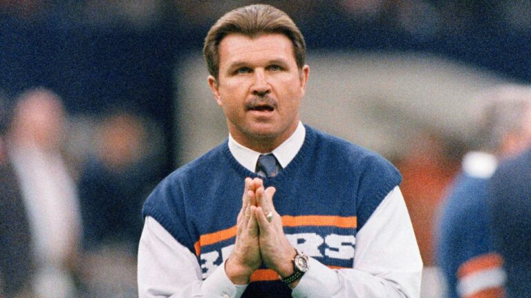 Chicago Bears head coach Mike Ditka strikes a prayerful pose as he watches the team workout, Jan. 26, 1986 in New Orleans before the start of NFL football's Super Bowl XX. (Rob Kozloff/AP)