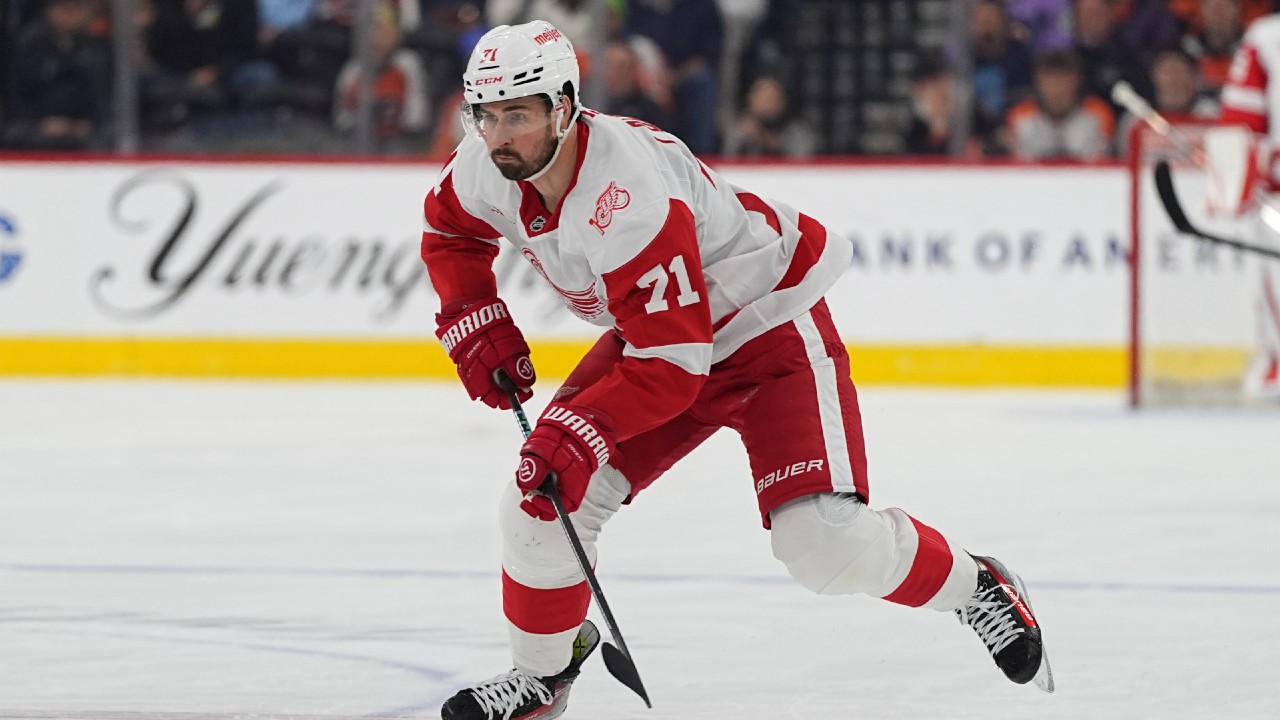 Red Wings fans loudly boo Dylan Larkin before home opener