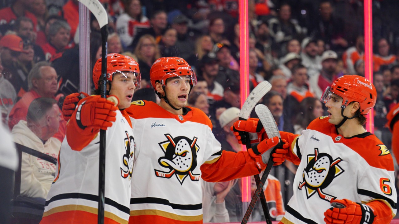 Leo Carlsson Leads Ducks to Victory Over Flyers