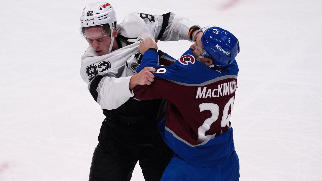 MacKinnon tvåmålsskytt och i slagsmål när Colorado krossade Kings i premiären