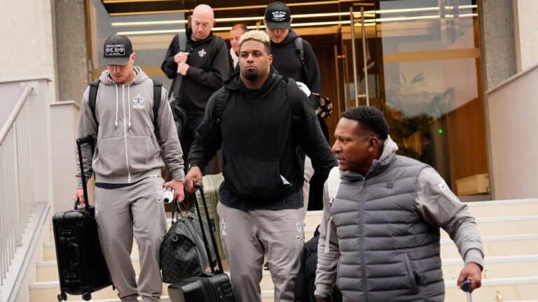 New Orleans Saints' Cameron Jordan, centre, arrives at the reception pavilion of Charles de Gaulle airport in Roissy north of Paris, Monday, Oct. 19, 2026. (Teresa Suarez/AP)